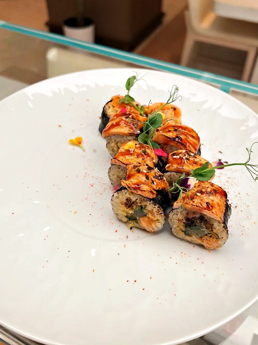 Roll au saumon flambé